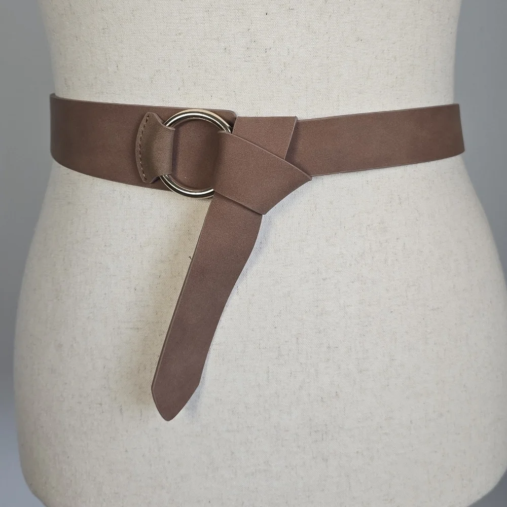 BCBGeneration New Tan Cognac O-Ring Knot Vegan Leather Statemen Belt Size M/L
